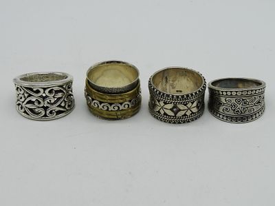 4 Sterling & Gold Tone Fashion Rings. Four sterling & gold tone fashion rings. Sizes 7 & 8. (20 dwt)