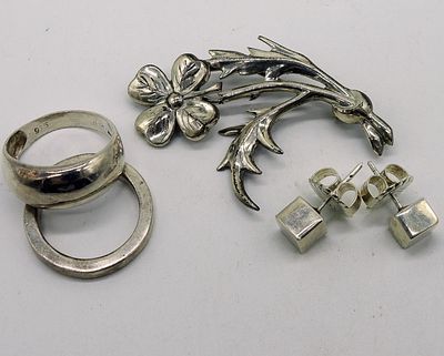 Plain Sterling Rings, Earrings & Floral Brooch. Two plain sterling rings, size 7. Square 