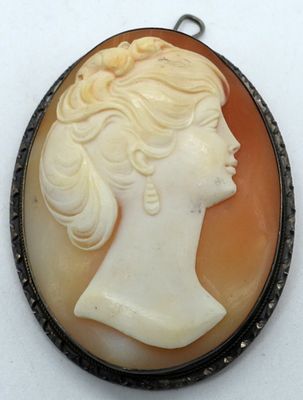 Large 800 Silver Vintage Cameo Brooch/Pin. Large vintage Cameo brooch/pin in 800 silver. 2" long 