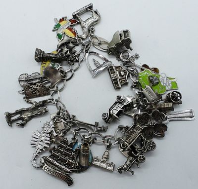 Vintage 925 Charm Bracelet with 27 Charms. Vintage sterling charm bracelet with 27 charms 