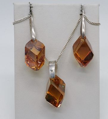 Topaz Colored Crystal 925 Necklace Set. Very pretty sterling topaz colored crystal necklace, 18" 