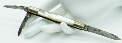 Southington Cut Co. Three-Blade Pocket Knife. Used. Mother-of-pearl pocket knife