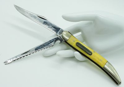 Case XX 32095 Two-Blade Pocket Knife. Yellow handle