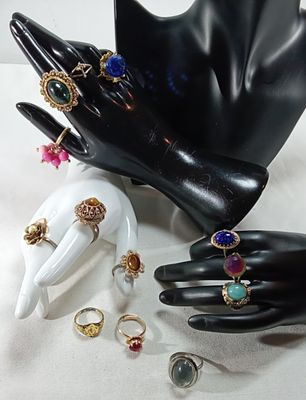 Mixed Jewelry Lot, 14 Pieces Mixed Gold & Silver. Mixed collection of 14 costume jewelry rings 