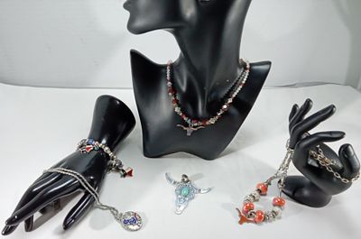 Silver-Tone Rhinestone Western 5-Piece Set. Mixed Western-themed jewelry set featuring 