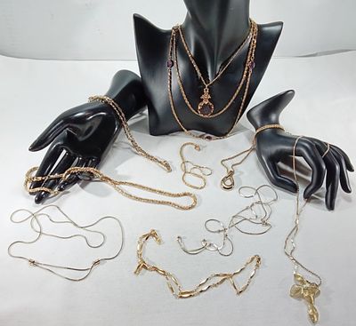Gold-Tone Jewelry Lot, 8 Pieces w/ Faux Pearl. Mixed lot includes chains of various lengths and 
