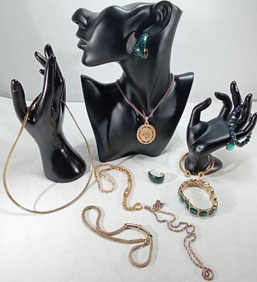 Costume Jewelry Lot, 9 Pieces Gold & Silver Tone. This mixed lot includes nine pieces featuring 