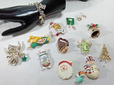 Christmas Costume Jewelry Lot, 14 Pieces. Festive holiday-themed costume jewelry collection 