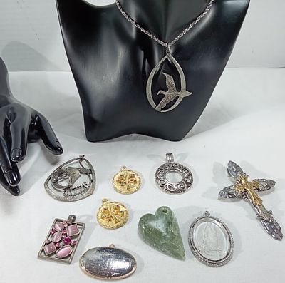 Jewelry Lot, Silver & Gold-Tone, 10 Pieces. Mixed lot includes cameo pendant, flying duck 