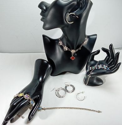 Silver & Gold-Tone Jewelry Lot, 5 Pieces Beaded. Mixed-metal costume jewelry grouping includes 