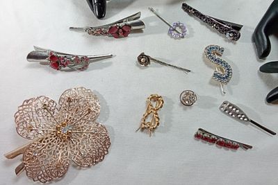 Vintage Hair Accessories Lot, 11 Pieces Mixed. Collection of vintage hair clips and barrettes 