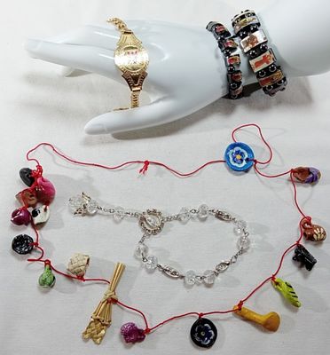 Mixed Jewelry Lot, 5 Pieces Silver & Gold-Tone. Five-piece mixed lot includes silver-tone 