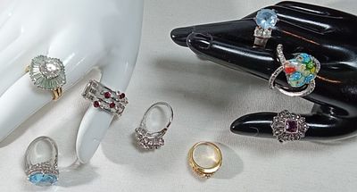 Vintage Jewelry Lot, 8 Pieces Mixed Costume. Eight-piece collection featuring both silver-tone 