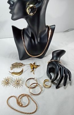 Gold-Tone Costume Jewelry Lot, 9 Pieces. Mixed costume jewelry lot featuring gold-tone pieces 