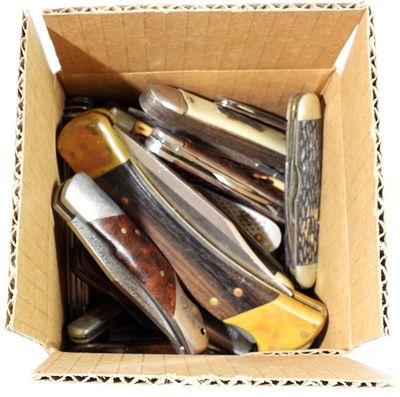 Mixed Pocket Knife Lot for Parts & Repairs. Small box of assorted folding pocket knives in 