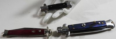 Italian Stiletto & Colonial Switchblade Lot (3). Collection includes one blue-handled Italian 