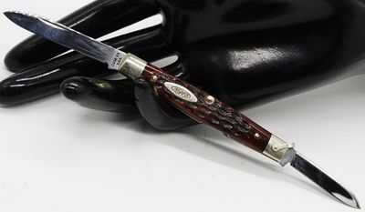 Case XX Trapper, Red Bone Handle. This Case XX folding knife features the classic Trapper 