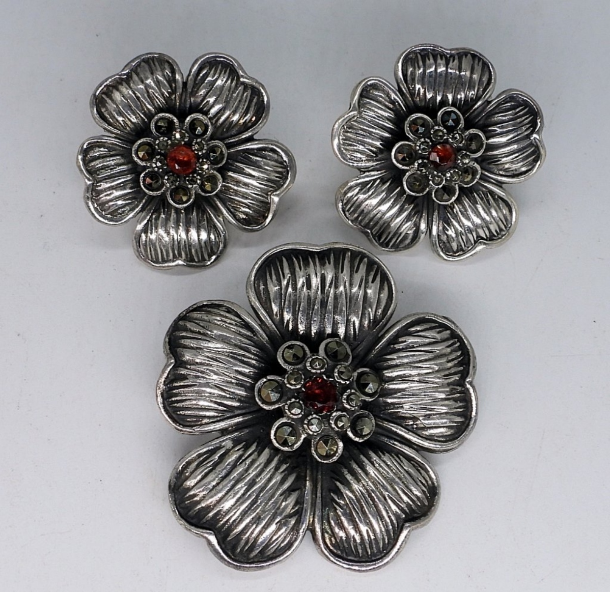 Garnet 925 Matching Flower Pin & Earrings