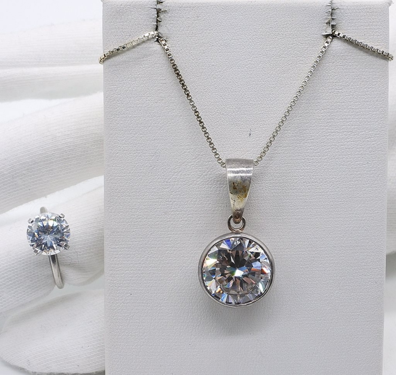 Beautiful Simulated Diamond 925 Set