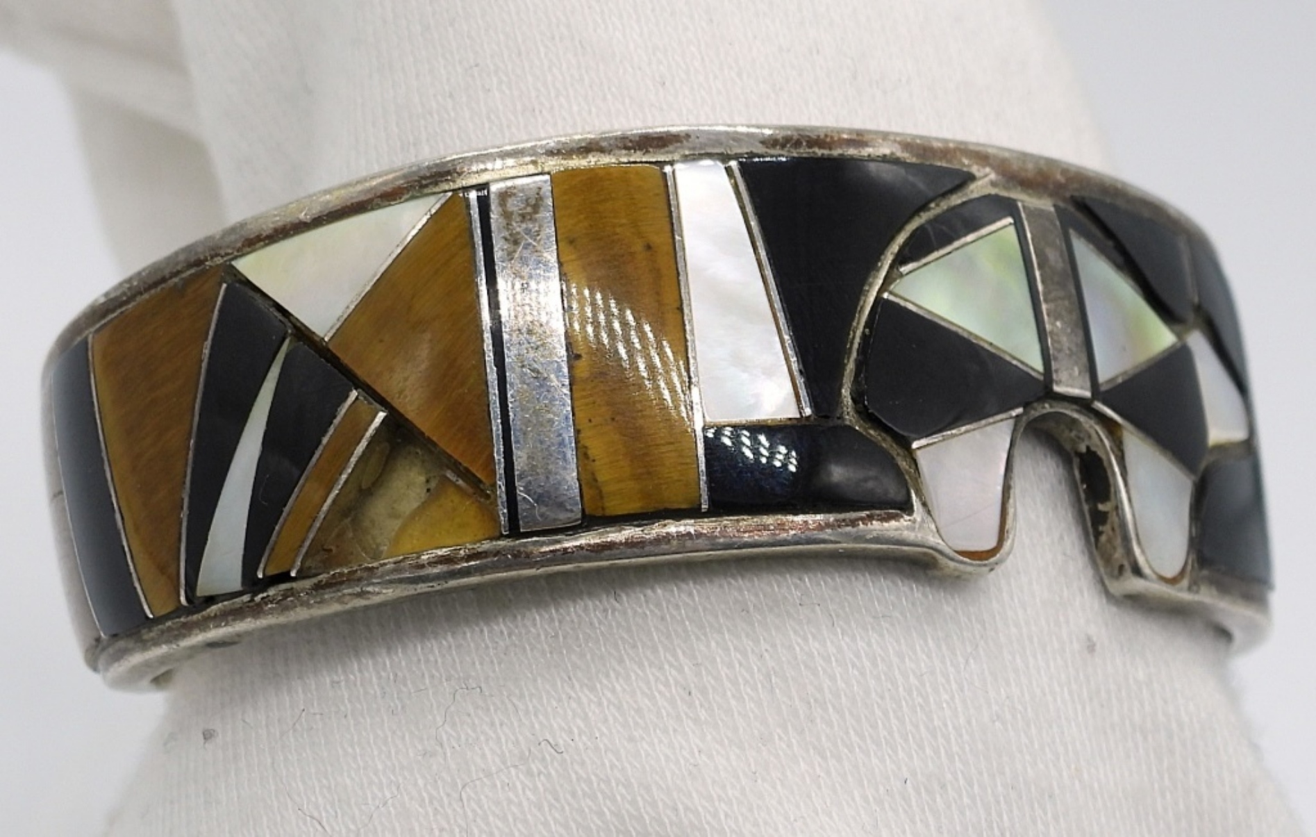 Navajo Sterling Bear Gemstone Inlay Cuff