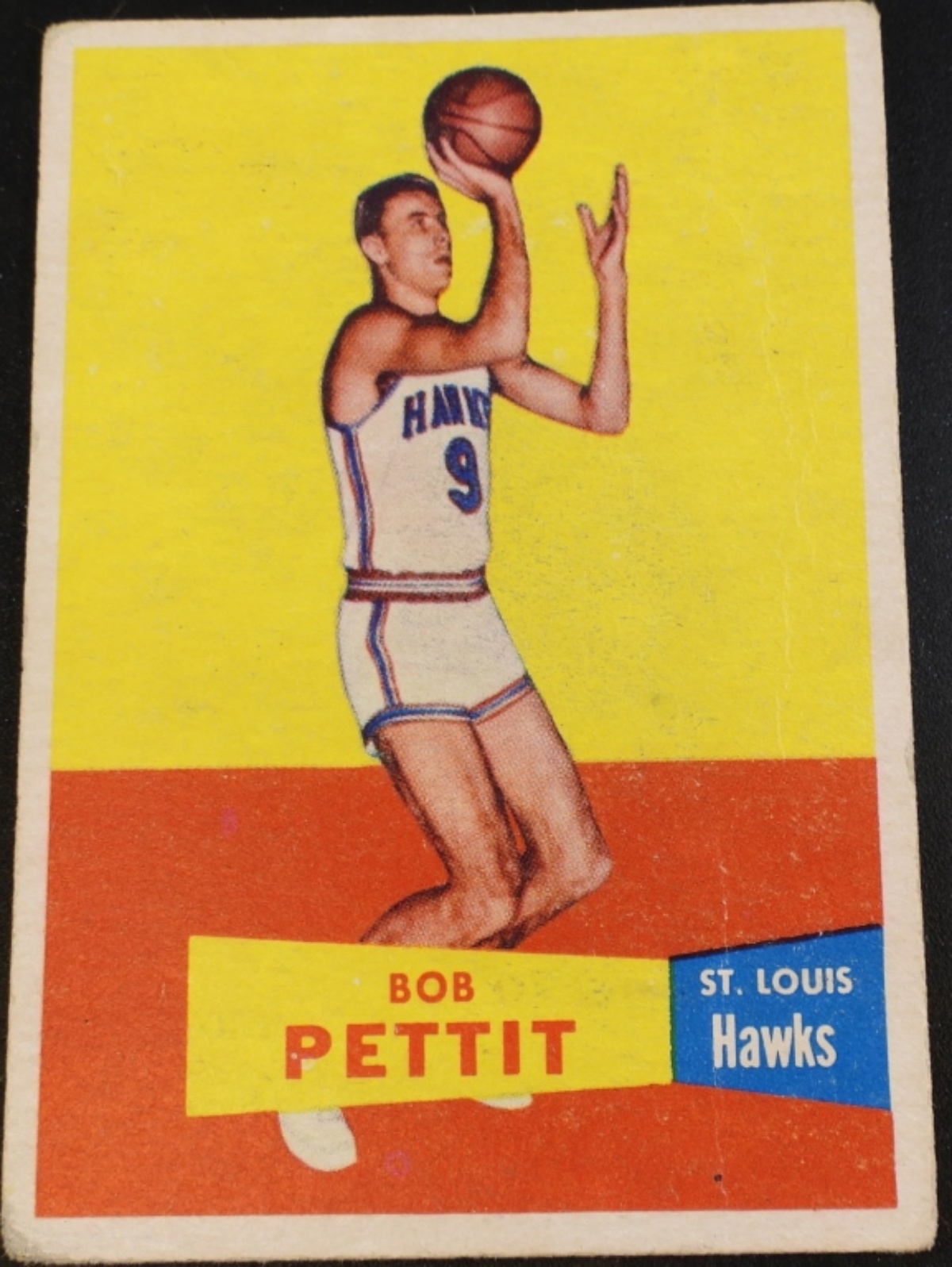 1957 Topps #24 Bob Pettit Rookie Card