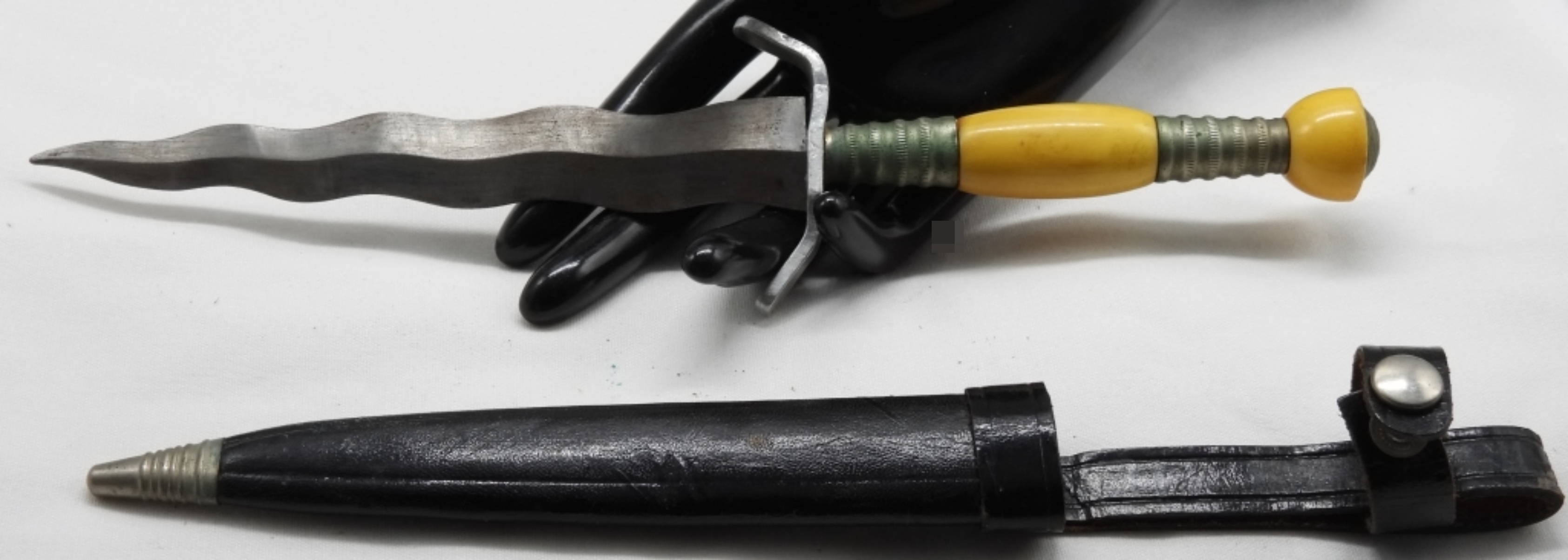 Fighting Knife with Yellow Handle & Sheath