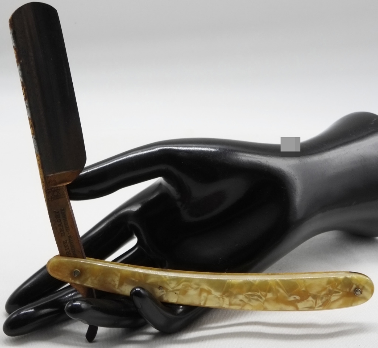 Dovo Solingen Straight Razor, Pearl Celluloid Scal