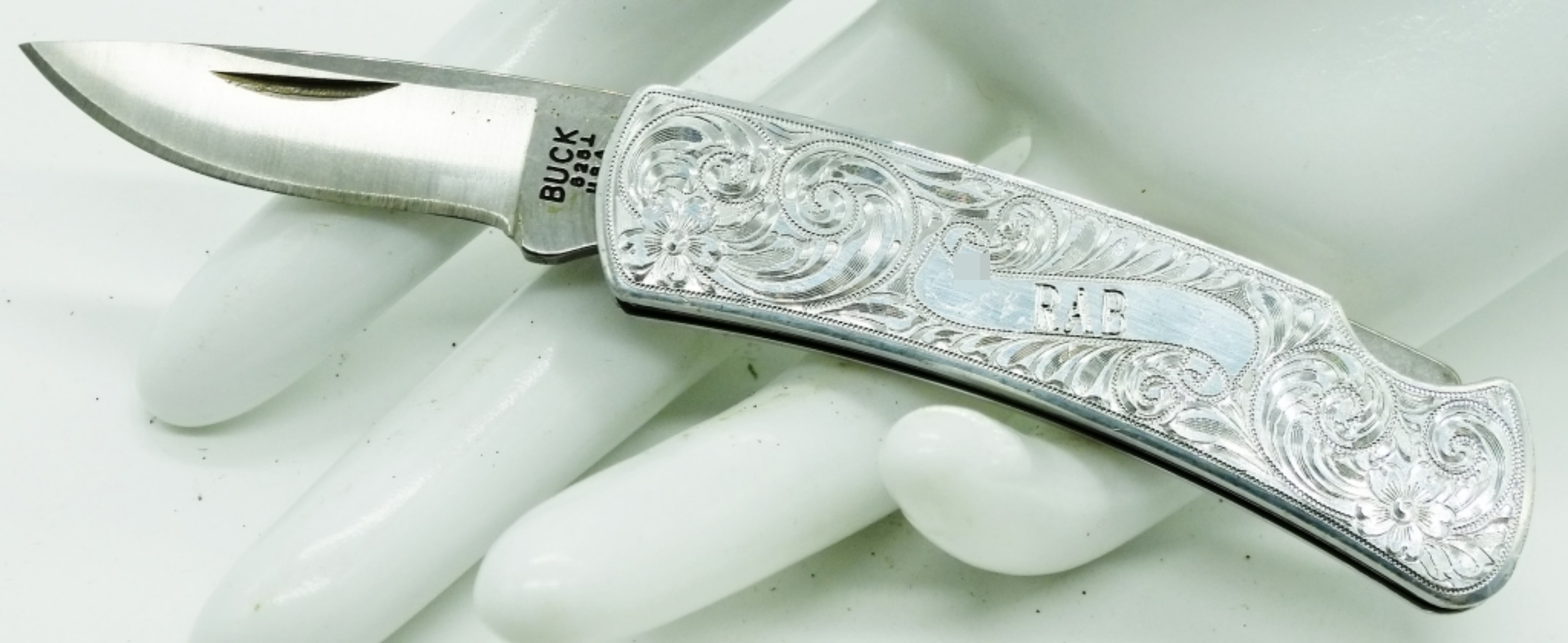 Buck 6261 Hand Engraved Folding Hunter