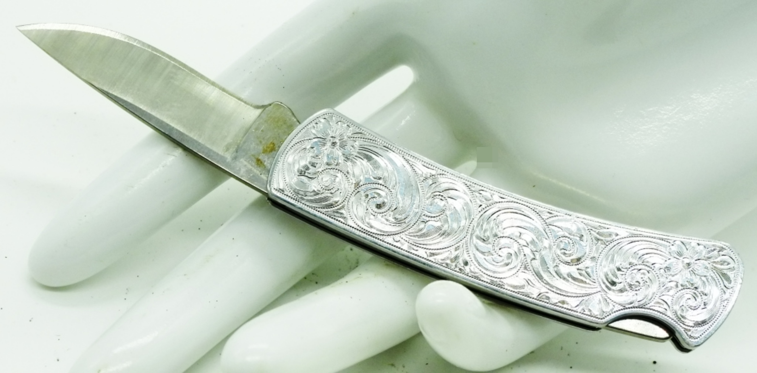 Buck 6261 Hand Engraved Folding Hunter