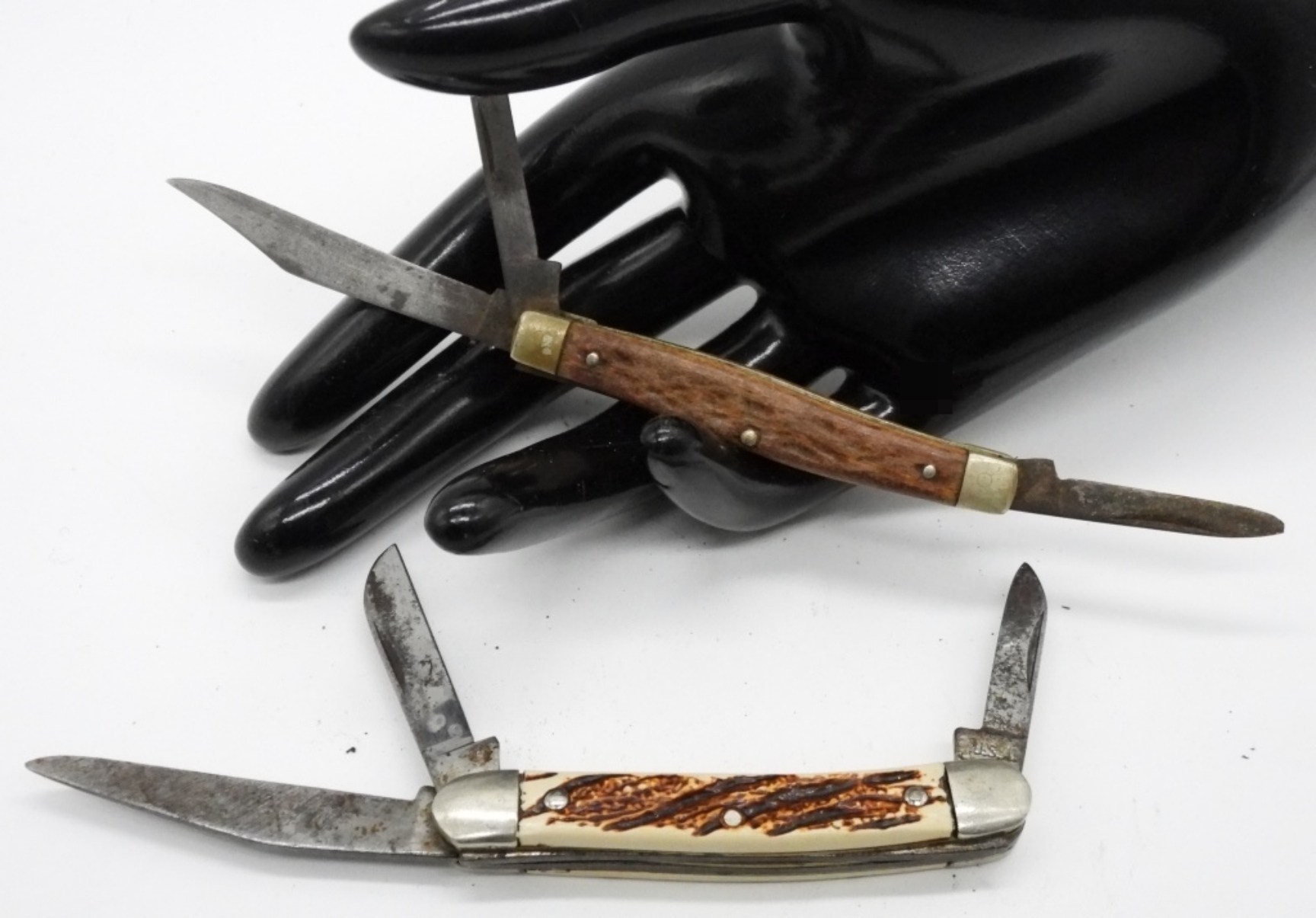 2 Small Pocket Knives