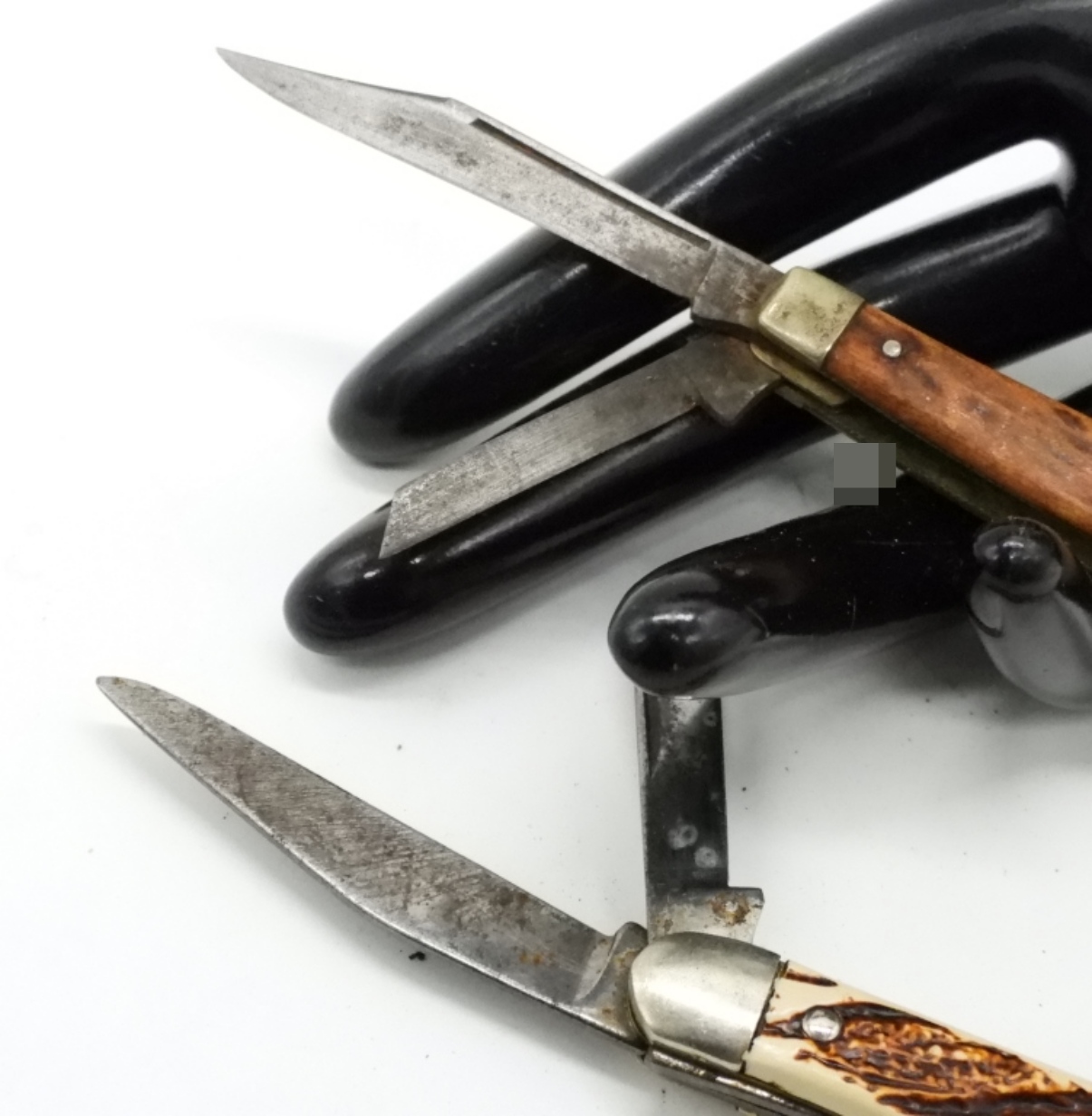 2 Small Pocket Knives