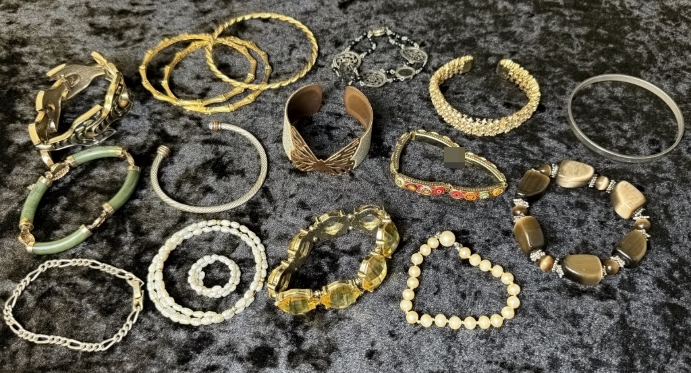 16 Bracelets