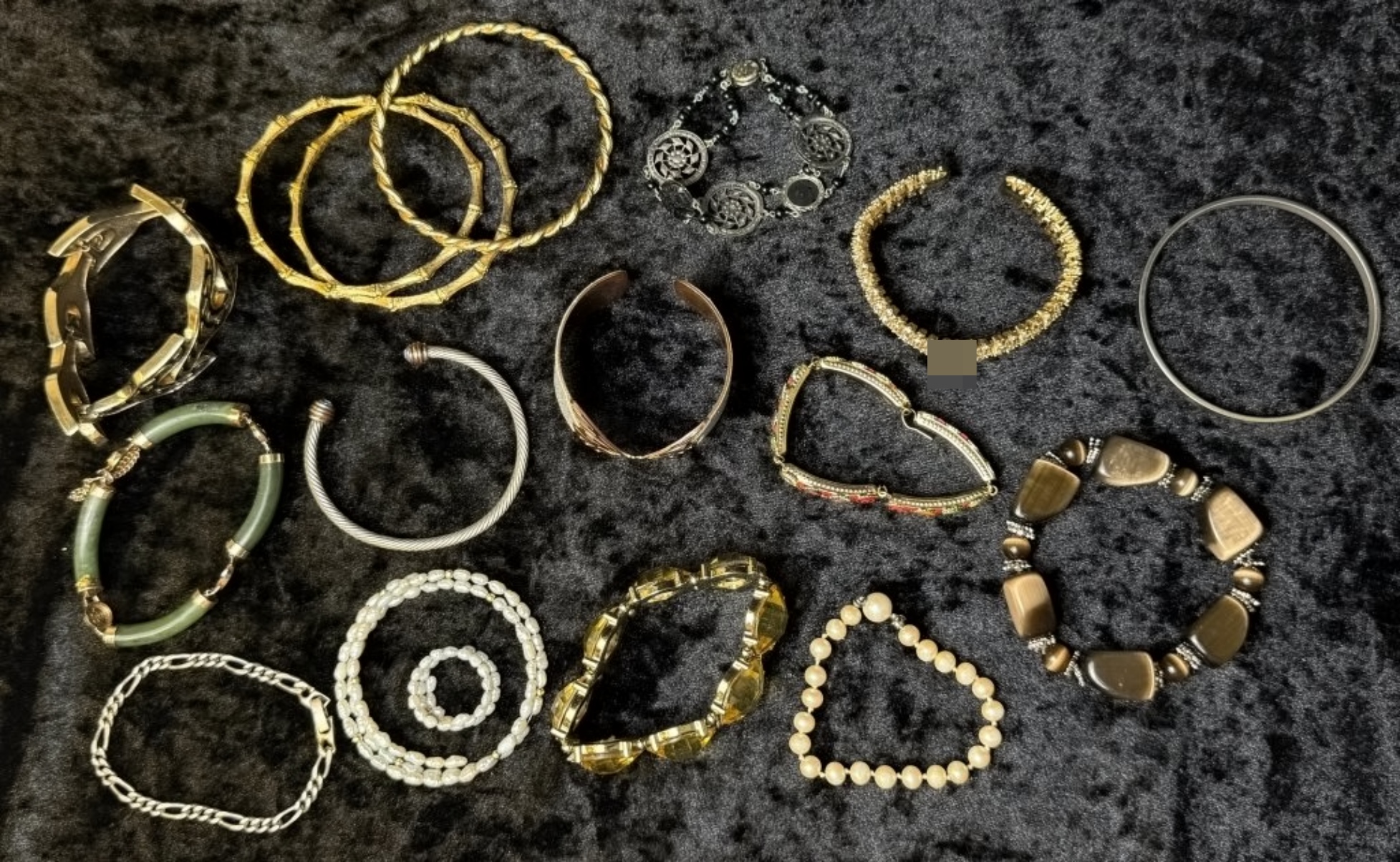 16 Bracelets