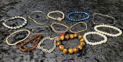 Bracelet Lot, Gold-Tone & Beaded, 13pc. Thirteen bracelets, gold-tone and beaded styles as noted 