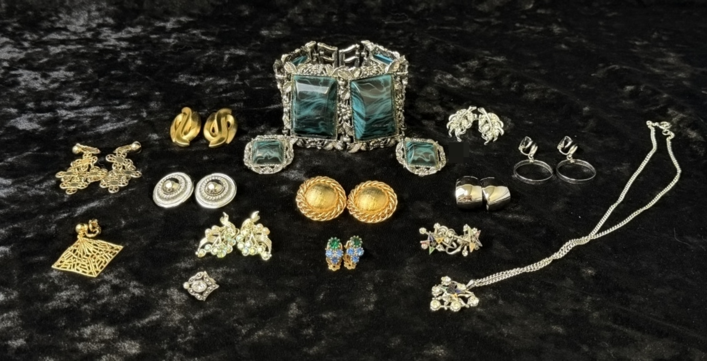 Costume Jewelry Lot, Bracelet Set & Earrings