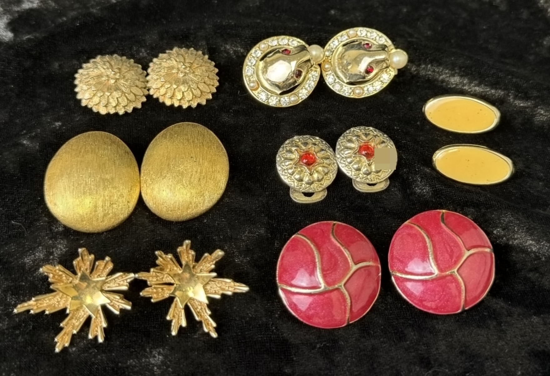 7 earrings gold toned and red