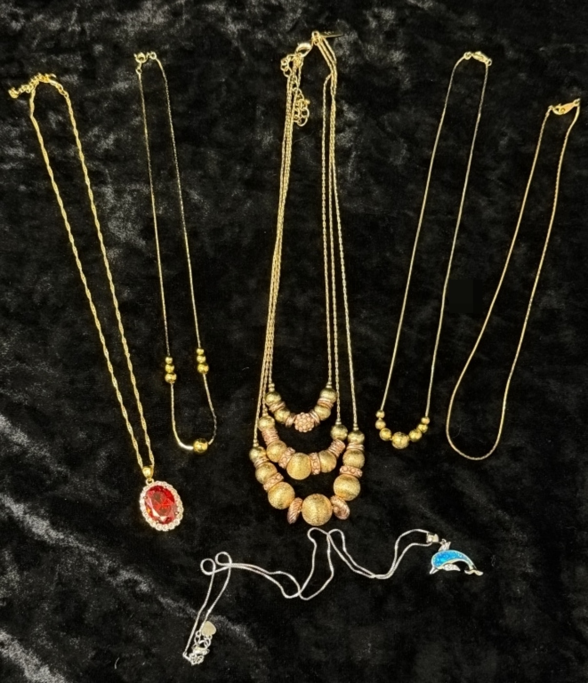 Necklace Lot, 6 Pcs, 5 Gold-Tone 1 Silver-Tone