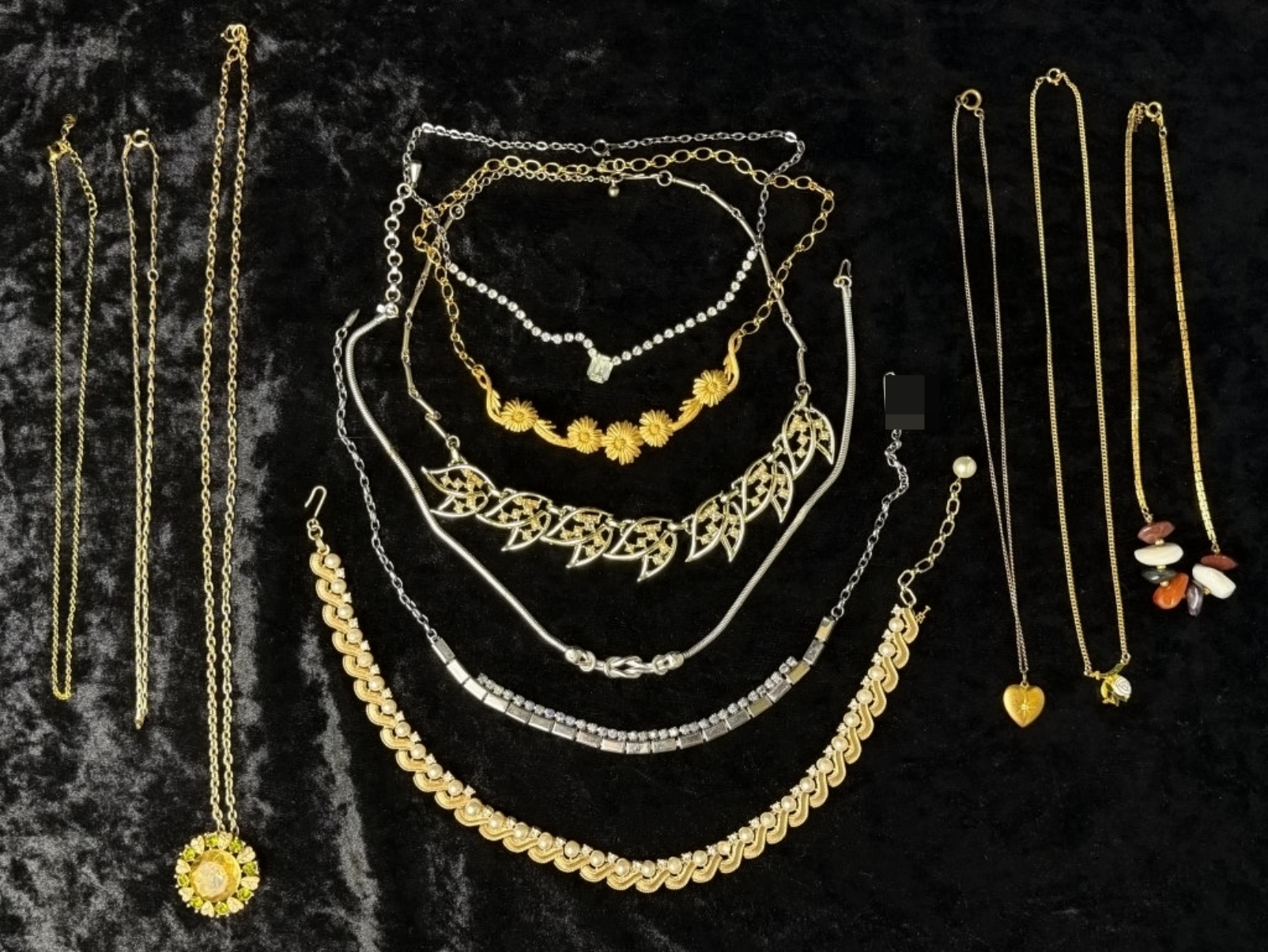 Costume Jewelry Lot, 14 Necklaces Mixed