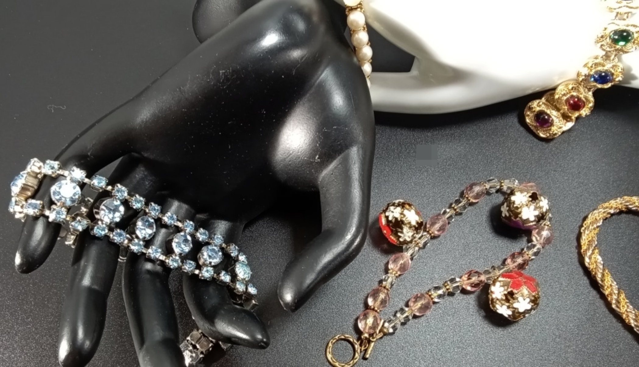 Vintage Gold-Tone Costume Jewelry Lot, 8 Pieces