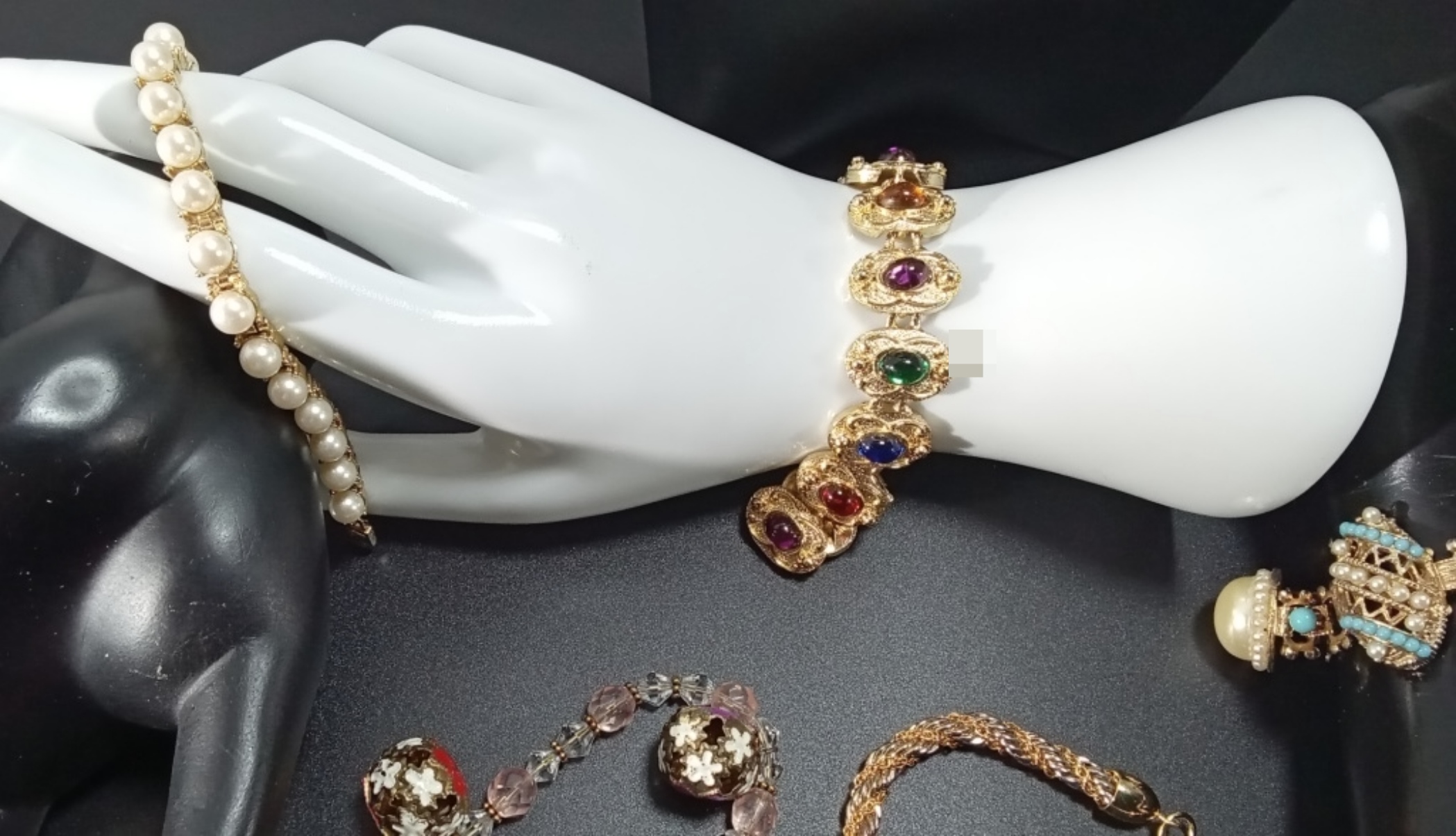 Vintage Gold-Tone Costume Jewelry Lot, 8 Pieces