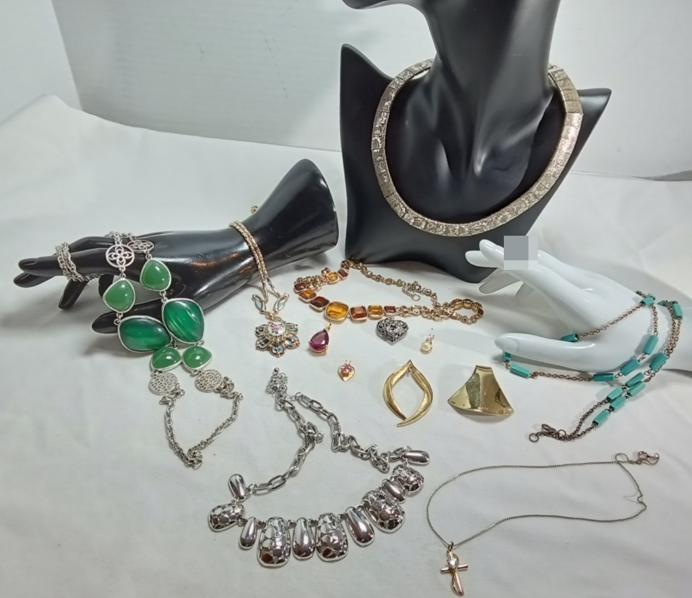 Costume Jewelry Lot, 13 Pieces Mixed Metals
