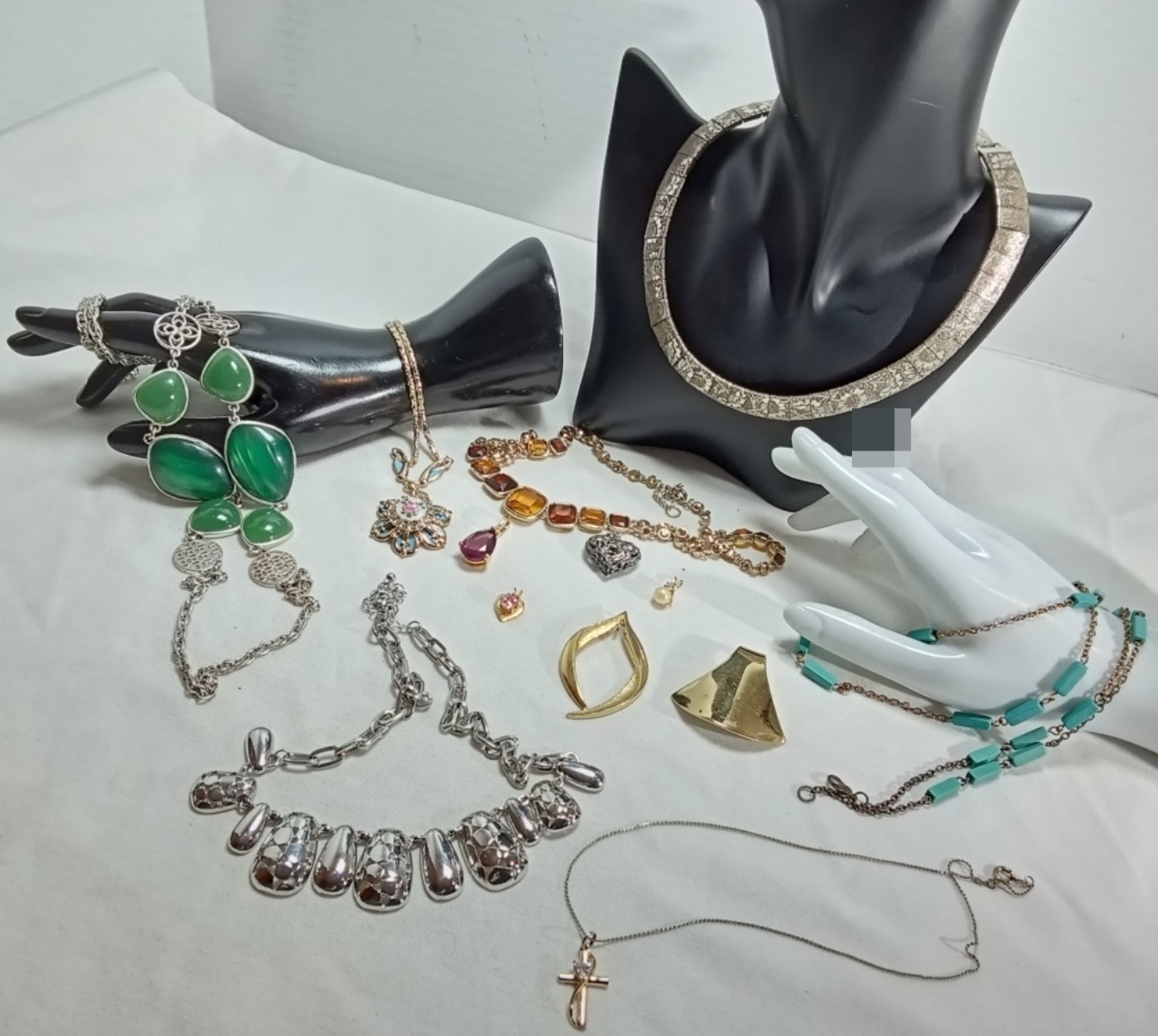 Costume Jewelry Lot, 13 Pieces Mixed Metals