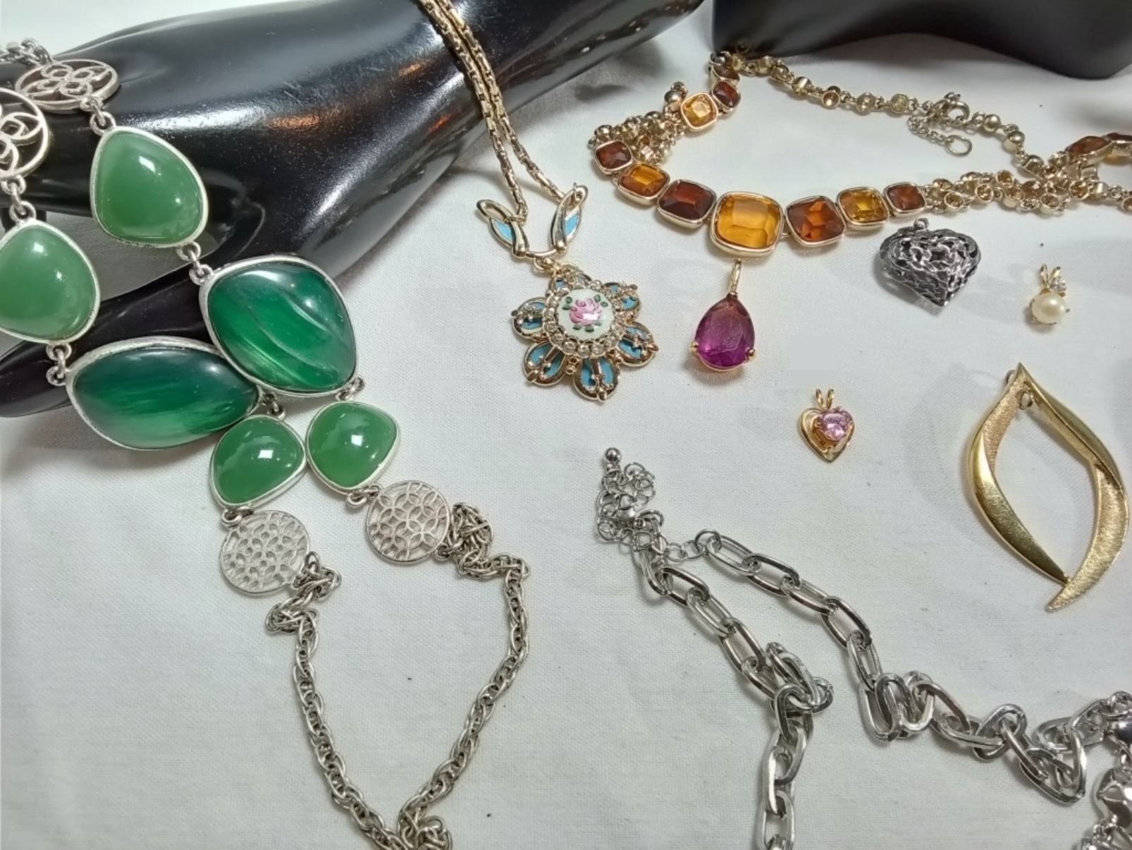 Costume Jewelry Lot, 13 Pieces Mixed Metals