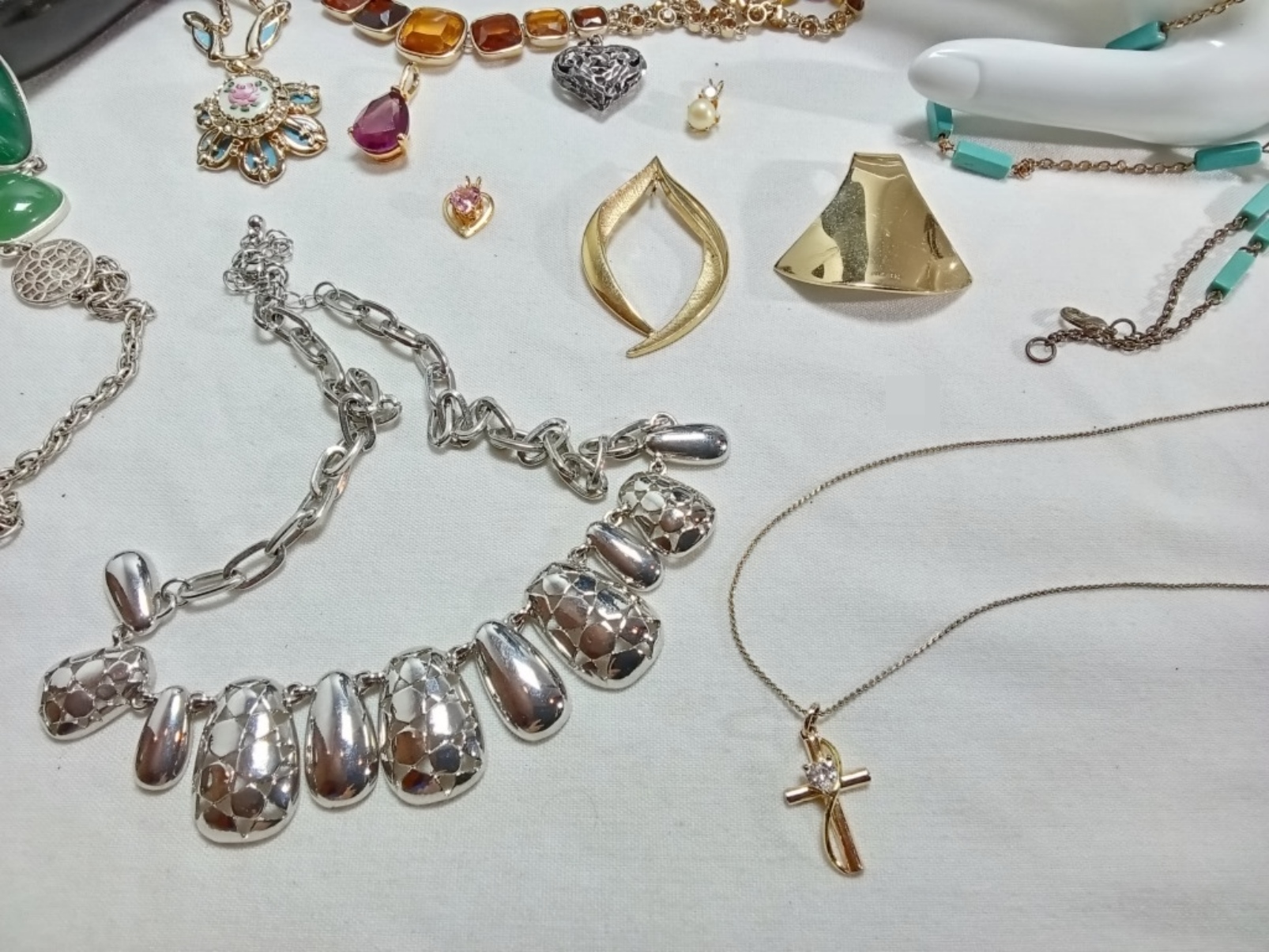 Costume Jewelry Lot, 13 Pieces Mixed Metals