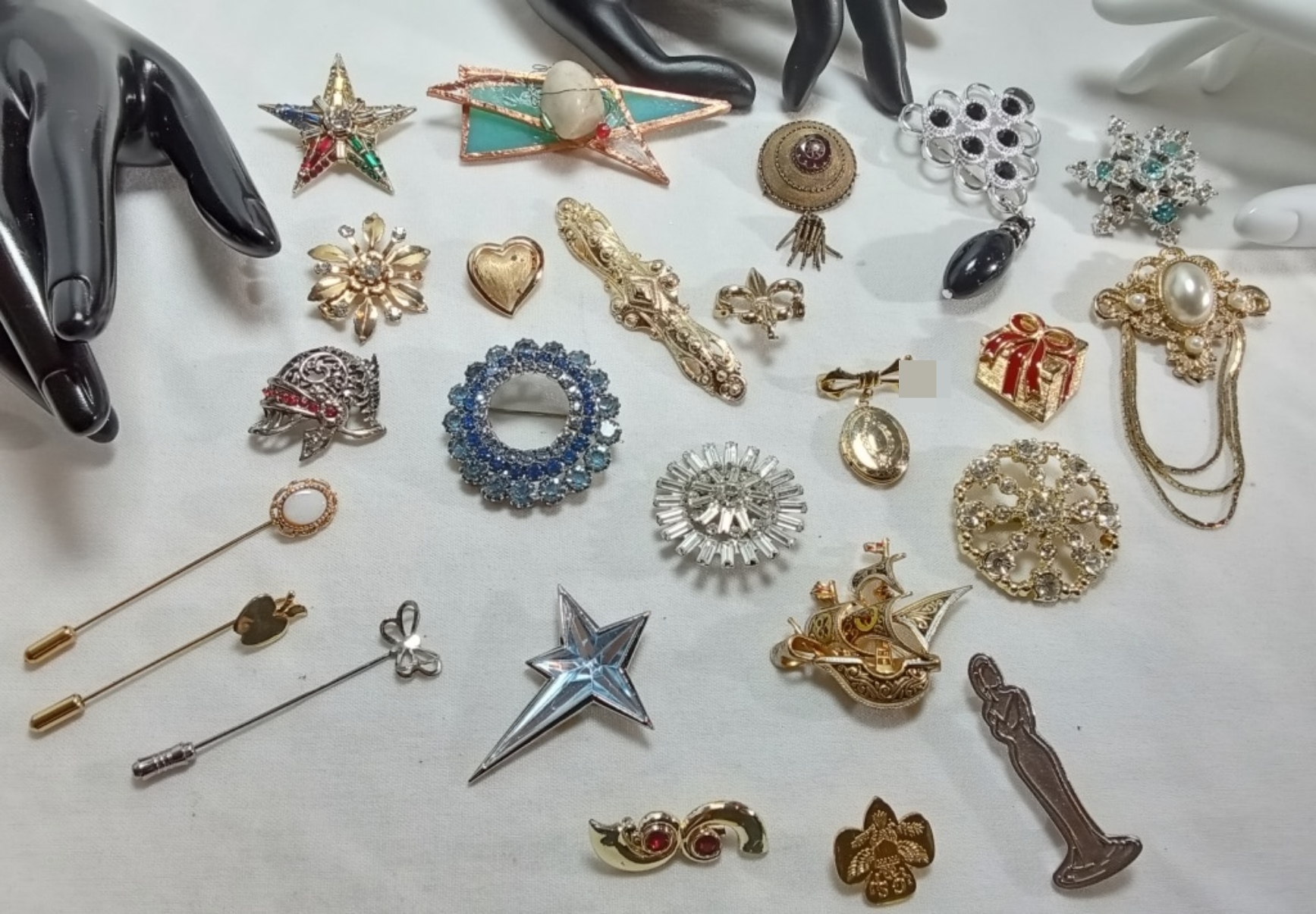 Costume Jewelry Lot, 24 Pieces Mixed