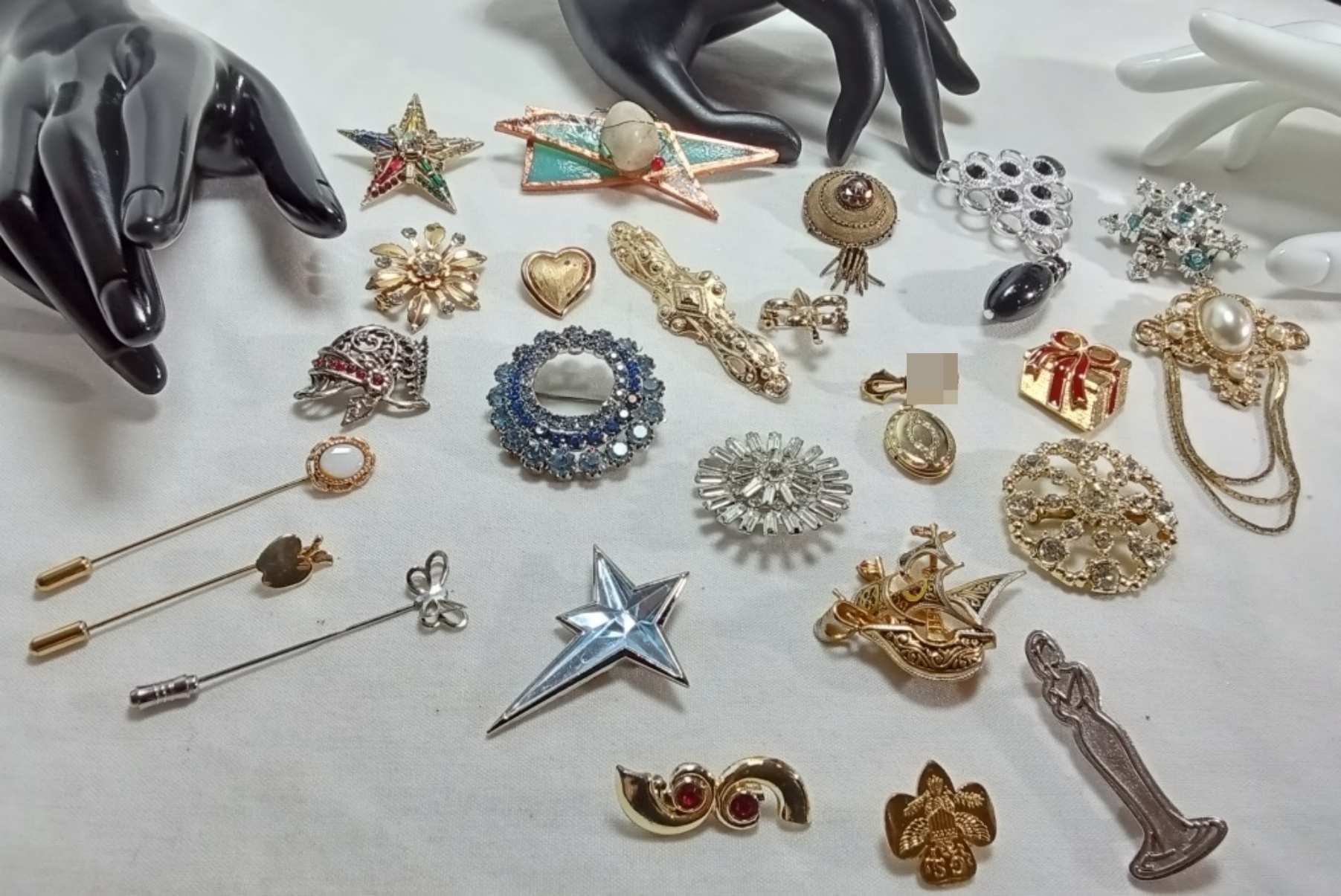 Costume Jewelry Lot, 24 Pieces Mixed
