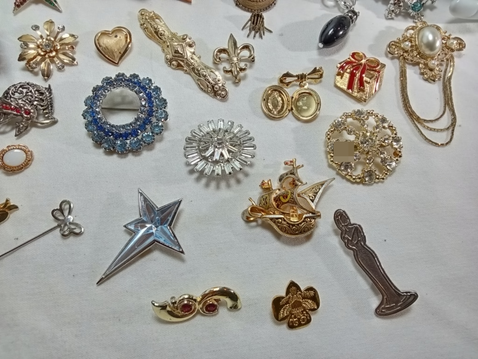 Costume Jewelry Lot, 24 Pieces Mixed