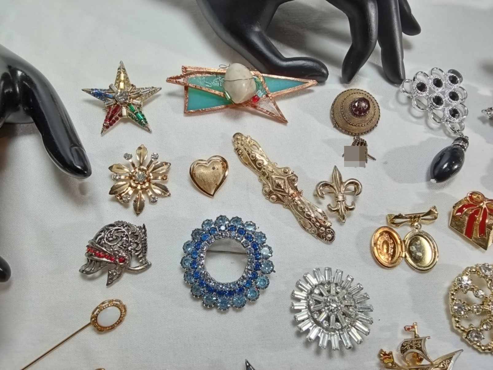 Costume Jewelry Lot, 24 Pieces Mixed