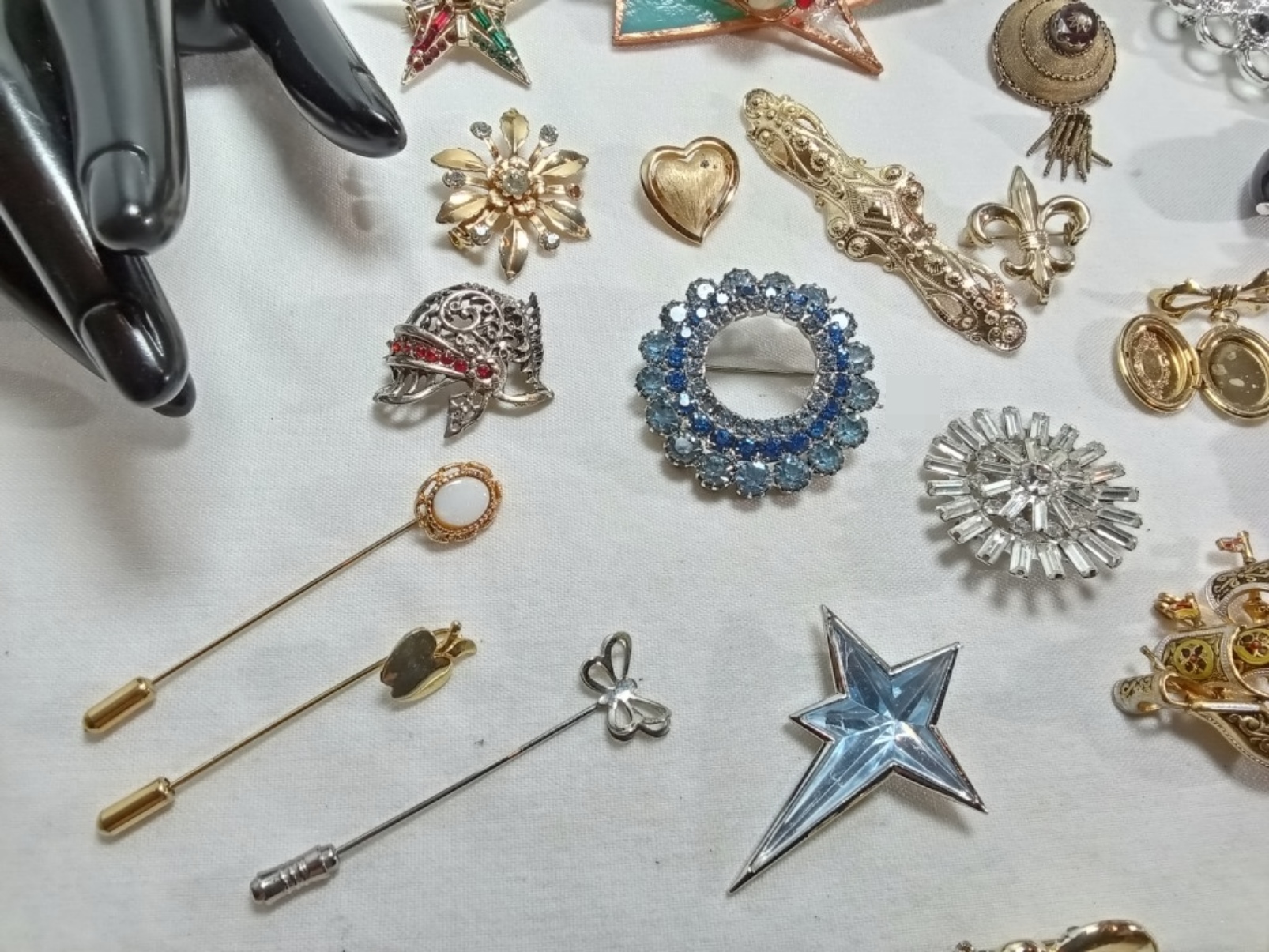 Costume Jewelry Lot, 24 Pieces Mixed