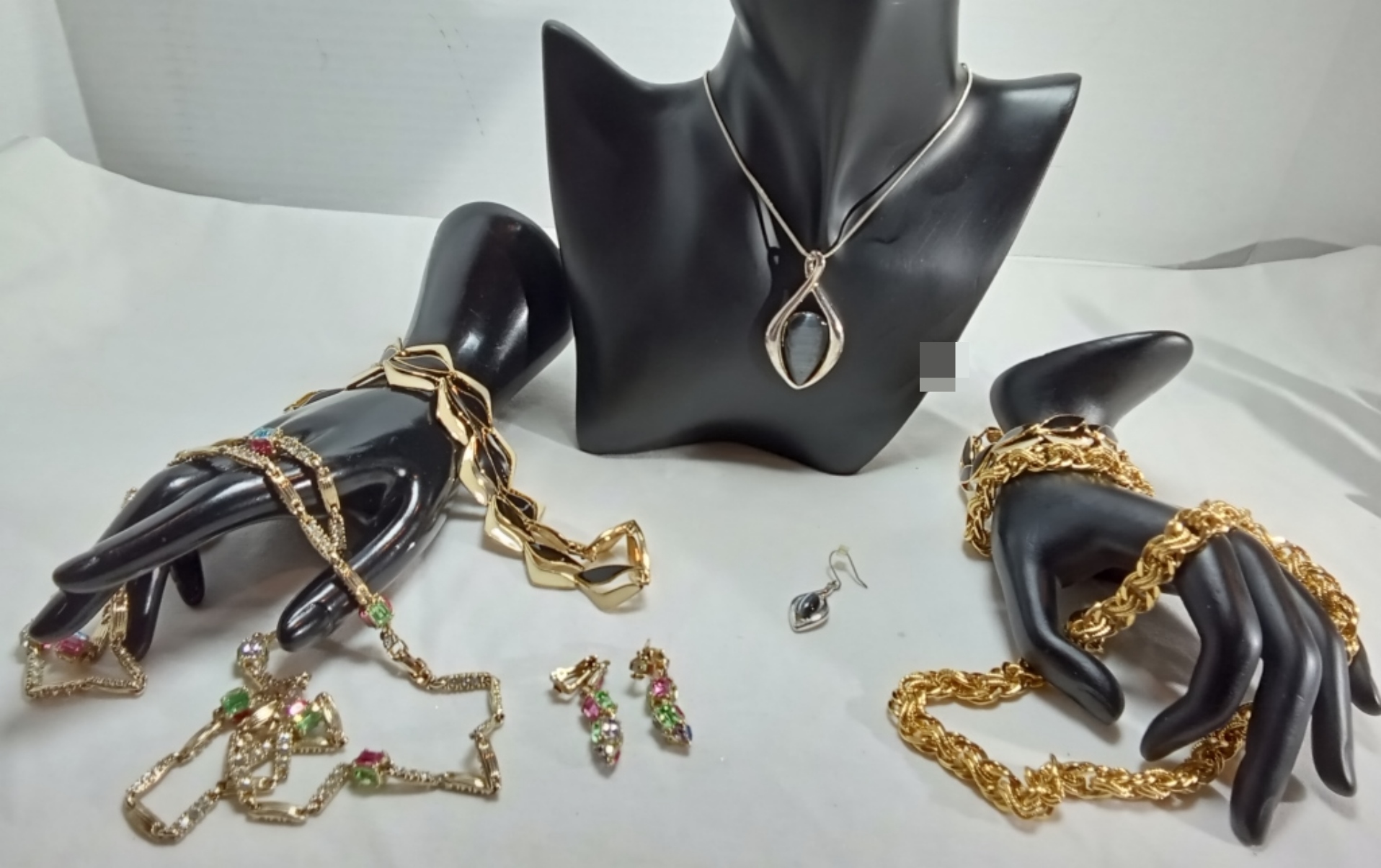 Mixed Metal Tone Jewelry Lot, 8 Pieces